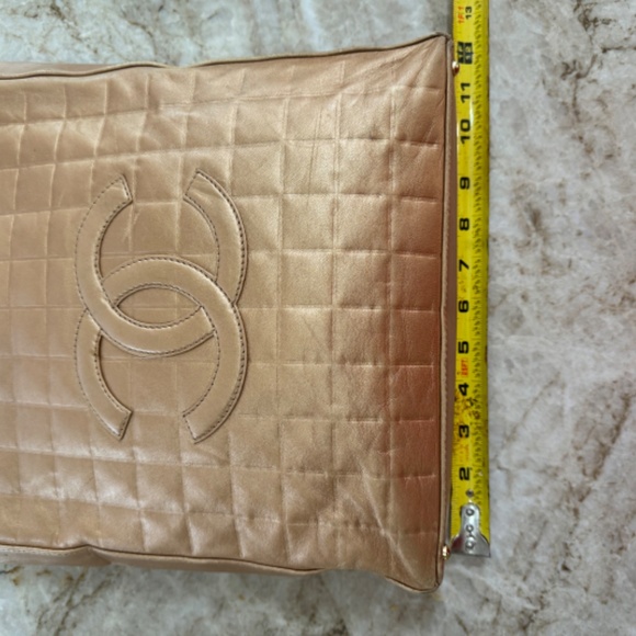 CHANEL GOLD TOTE - Picture 9 of 14